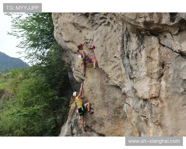 重庆攀岩队在极限运动嘉年华中以52分稳居积分榜首位 重庆攀岩队在极限运动嘉年华中以52分稳居积分榜首位