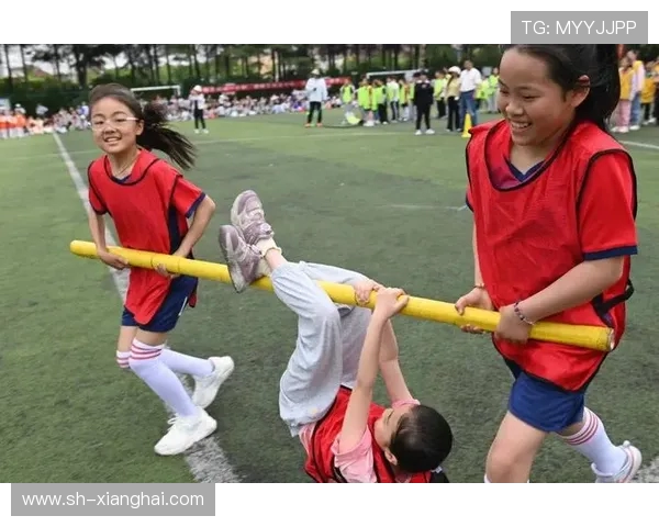 《激烈角逐与荣耀时刻 体育赛事背后的团队精神与个人突破》 《激烈角逐与荣耀时刻 体育赛事背后的团队精神与个人突破》
